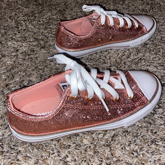 Kids Converse low top color pink. - Picture 1 of 7